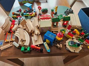 O.a. Brio houten trein aan incl heel veel onderdelen beschikbaar voor biedingen