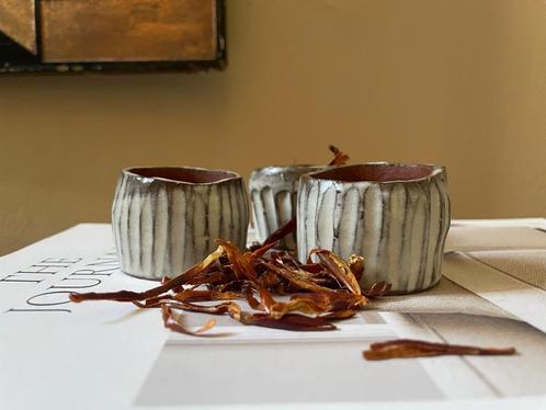 Trio Kleine Raku Onregelmatige Kommen Wabi Sabi Aardewerk, Hobby en Vrije tijd, Pottenbakken, Gebruikt, Ophalen of Verzenden