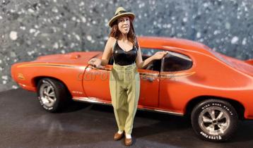 Diorama figuur Hanging out 2 TANYA AD484 1:18 beschikbaar voor biedingen