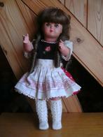 Unica Belgium pop 38 cm flirt knipperogen bruine krullen, Verzenden