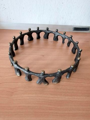 Bronzen beeld ‘Verbinding’ – Corry Ammerlaan-van Niekerk beschikbaar voor biedingen