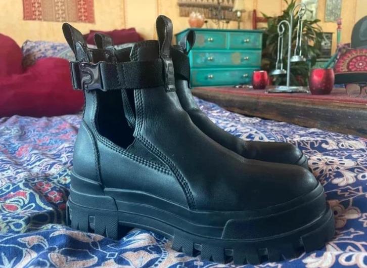 Buffalo Aspha Coa Chelsea boots 39 met uitsparing 110€, Kleding | Dames, Schoenen, Zo goed als nieuw, Lage of Enkellaarzen, Zwart