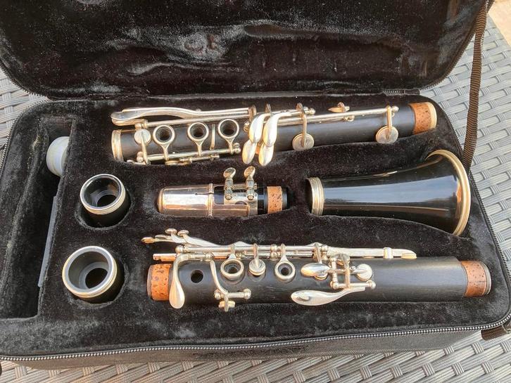 Houten bes klarinet, Muziek en Instrumenten, Blaasinstrumenten | Klarinetten, Gebruikt, Bes-klarinet, Hout, Met koffer, Ophalen of Verzenden