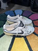 Patrick Kluivert gesigneerde voetbalschoen, Verzamelen, Sportartikelen en Voetbal, Ophalen of Verzenden, Zo goed als nieuw, Buitenlandse clubs