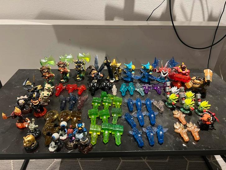 SKYLANDERS ALLE SERIES 5+1 gratis!, Spelcomputers en Games, Games | Nintendo Wii, Zo goed als nieuw, Avontuur en Actie, 2 spelers