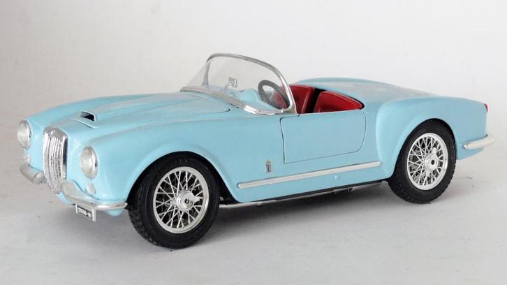 FFF Verzameling Bburago - VITRINEMODELLEN, Hobby en Vrije tijd, Modelauto's | 1:18, Zo goed als nieuw, Auto, Bburago, Ophalen of Verzenden