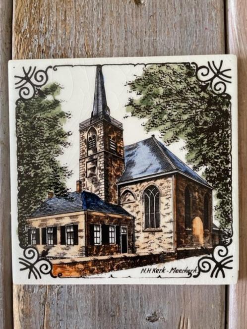 Vintage ingekleurde siertegel / tegel. NH kerk - Meerkerk., Antiek en Kunst, Antiek | Wandborden en Tegels, Ophalen