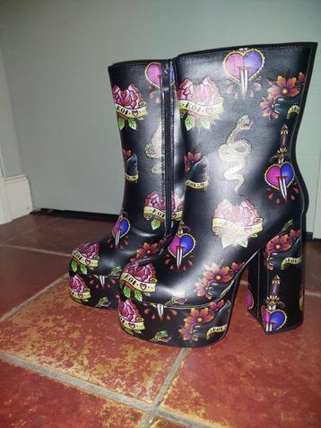 Koi laars met hoge hak beschikbaar voor biedingen