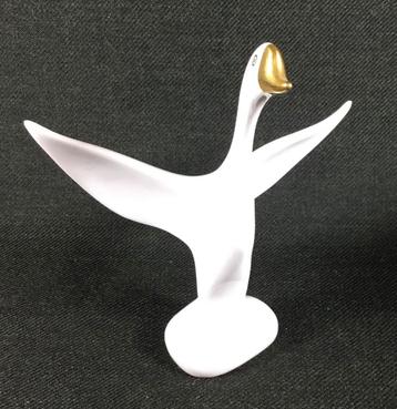 HOLLOHAZA vintage porseleinen beeld opstijgende zwaan beschikbaar voor biedingen