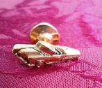 AVON broche oldtimer / Chevrolet Convertible car 1955., Ophalen of Verzenden, Nieuw, Goud, Overige materialen