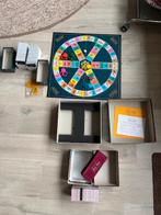 Trivial Pursuit met uitbreidingsset, Hobby en Vrije tijd, Gezelschapsspellen | Bordspellen, Vijf spelers of meer, Ophalen of Verzenden