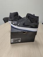 Jordan 1 Mid SE “Space Jam” - Nieuw in doos, Zwart, Nike, Nieuw, Ophalen of Verzenden