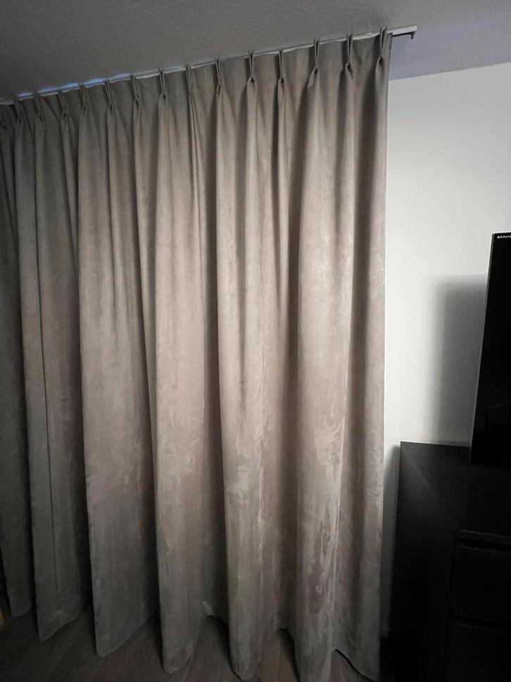 Gordijnen, verduisterend, kleur taupe, Huis en Inrichting, Stoffering | Gordijnen en Lamellen, Zo goed als nieuw, 200 cm of meer