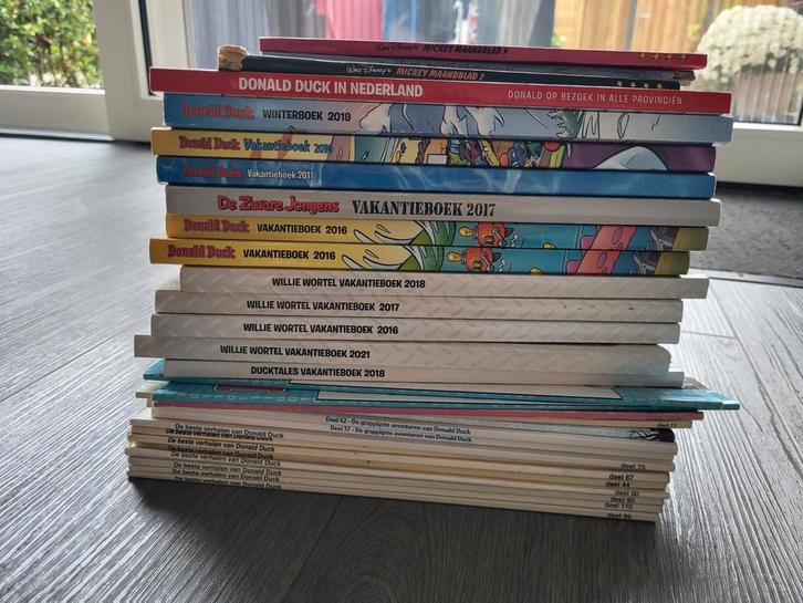 Stapel Donald Duck & Willie Wortel Vakantieboeken, Boeken, Stripboeken, Ophalen of Verzenden