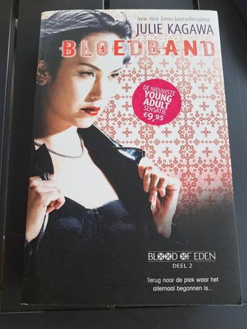 Julie Kagawa - Bloedband beschikbaar voor biedingen