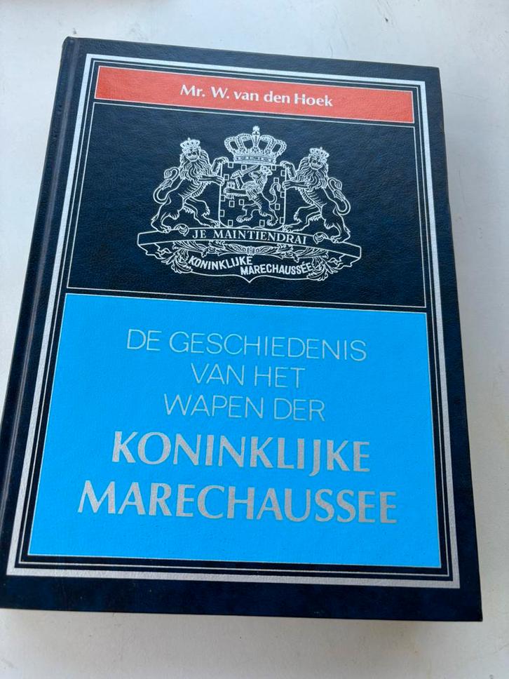 (N) De geschiedenis van  wapen der Koninklijke Marechaussee, Boeken, Geschiedenis | Vaderland, Zo goed als nieuw, Verzenden