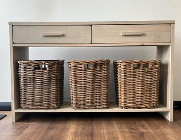 Side table met lades en manden beschikbaar voor biedingen