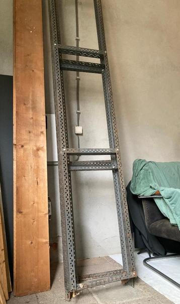 Industriële open stellingkast Vintage GRATIS ijzer + hout  beschikbaar voor biedingen