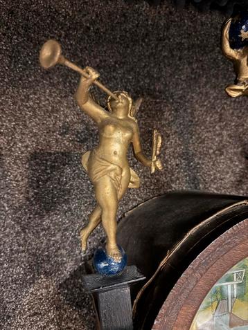 Antieke Friese Stoelklok beschikbaar voor biedingen