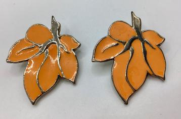 Vintage oorbellen clips emaille ijzer esdoornblad oorbellen beschikbaar voor biedingen
