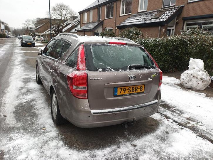 Kia (Pro) Cee d 1.4 Sporty Wagon 2011 Beige, Auto's, Kia, Particulier, (Pro) Cee d, Airbags, Airconditioning, Bluetooth, Centrale vergrendeling