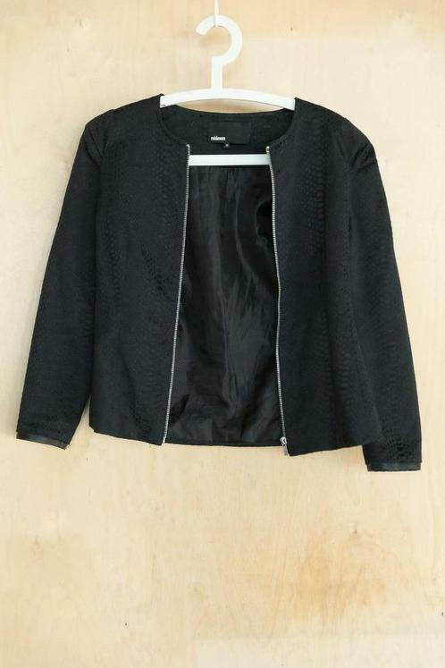 Minimum zwart jasje met textuur en middenrits XS 34, Kleding | Dames, Jasjes, Kostuums en Pakken, Zo goed als nieuw, Maat 34 (XS) of kleiner
