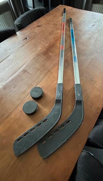 Nijdam aluminium hockeysticks met puck beschikbaar voor biedingen