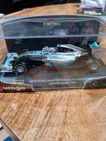 F1 Mercedes AMG Petronas W05 HYBRID 1:32 beschikbaar voor biedingen