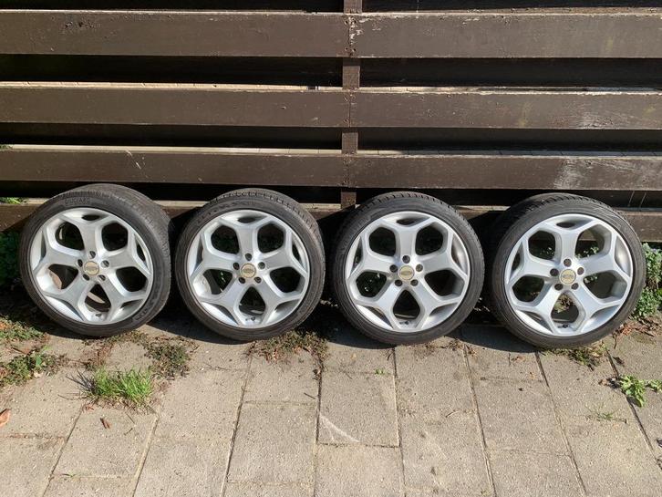 Ford Focus ST MK2 velgen met Vredestein banden 225/40/18, Auto-onderdelen, Banden en Velgen, Banden en Velgen, Zomerbanden, 18 inch
