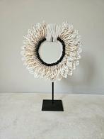 Lancip schelpenkrans op standaard uit Bali, Huis en Inrichting, Ophalen of Verzenden, Tropical home, 6951nk, Nieuw