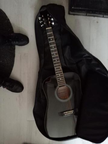 Gitaar beschikbaar voor biedingen