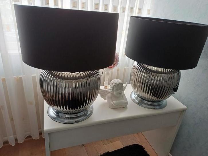 Zeer grote tafellamp op glas bolvoet met grote zwarte kap, Auto-onderdelen, Uitlaatsystemen, Nieuw, Ophalen