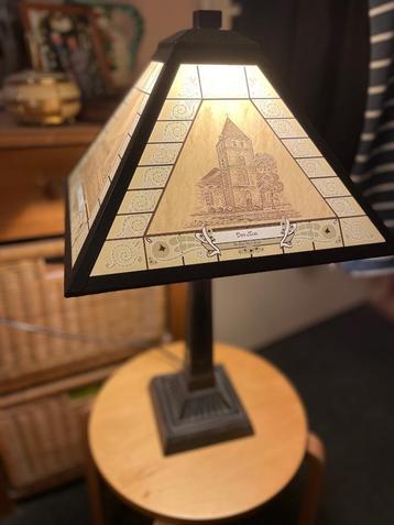 lamp met afbeeldingen uit Den Ham Ov beschikbaar voor biedingen