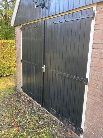 Te koop hardhouten garagedeuren beschikbaar voor biedingen