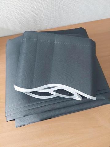 Zonnescherm doek met sierrand. (380 x 290) Nieuw.  beschikbaar voor biedingen