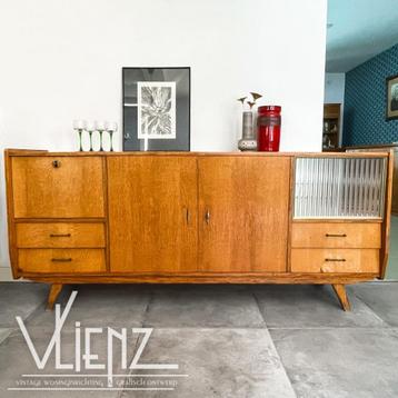 Vintage, midcentury dressoir, lowboard, kast met vitrine beschikbaar voor biedingen