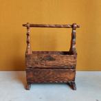 Vintage brutalist krantenbak, tijdschriften houder organizer, Huis en Inrichting, Woonaccessoires | Krantenbakken en Lectuurbakken