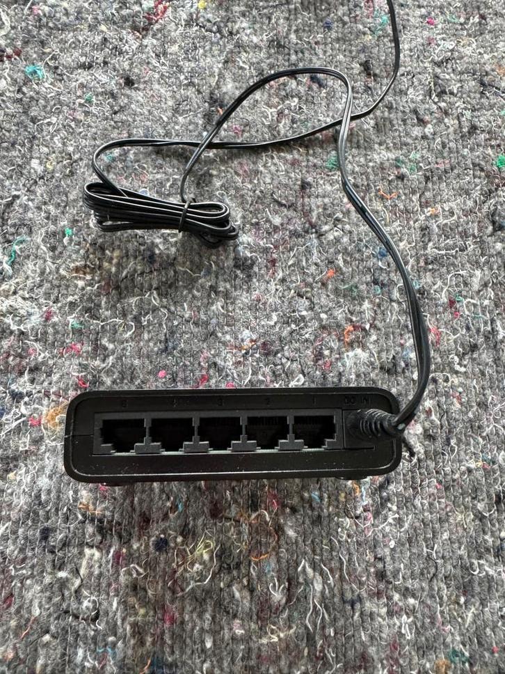 Edimax ES-3305P V2 5-Poorts Fast Ethernet Switch, Computers en Software, Netwerk switches, Gebruikt, Ophalen of Verzenden