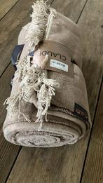 Claudi Taupe Plaid 150x200 cm, Huis en Inrichting, Woonaccessoires | Plaids en Woondekens, Ophalen of Verzenden, Nieuw