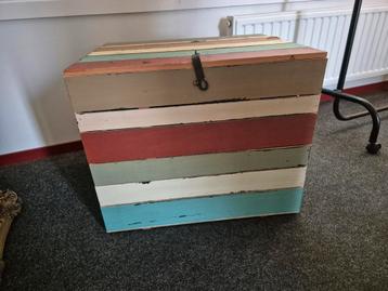 Vintage Schilderdoos / Opbergkist beschikbaar voor biedingen