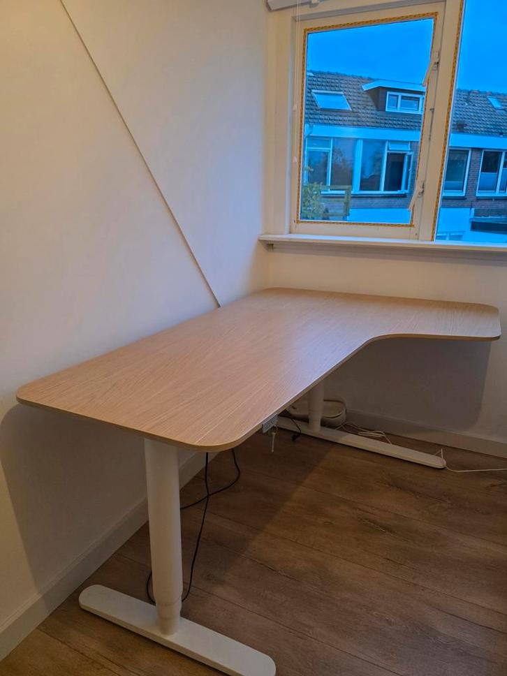 Ikea Bekant Elektrisch Bureau - In hoogte verstelbaar, Huis en Inrichting, Bureaus, Gebruikt, Stabureau, Elektrisch, In hoogte verstelbaar