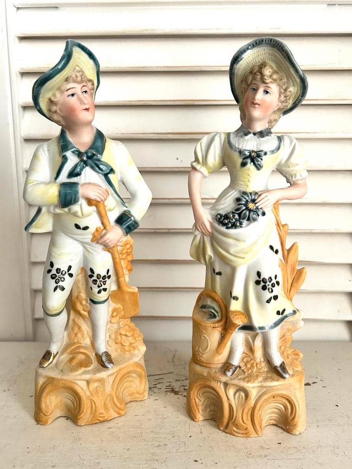 Twee antieke Victoriaanse beelden biscuit porselein 23 cm, Antiek en Kunst, Antiek | Porselein, Ophalen