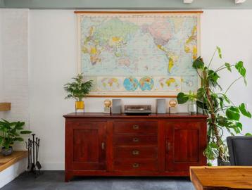 Massief houten dressoir kast beschikbaar voor biedingen