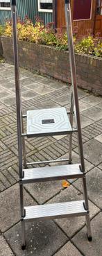 Handige keukentrap, Doe-het-zelf en Verbouw, Ladders en Trappen, Ophalen, Trap, Zo goed als nieuw, Opvouwbaar of Inschuifbaar