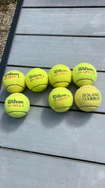 7 Wilson US Open tennisballen voor de liefhebber. beschikbaar voor biedingen