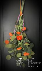 Zijden silka bloemen toef met ranonkels en eucalyptus, Huis en Inrichting, Woonaccessoires | Kunstplanten en Kunstbloemen, Nieuw