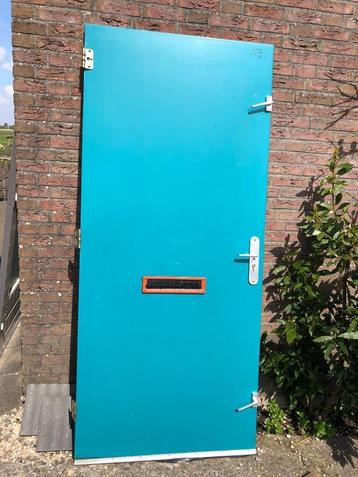 | zware massieve voordeur| buitendeur| 211,5 X 93 | beschikbaar voor biedingen