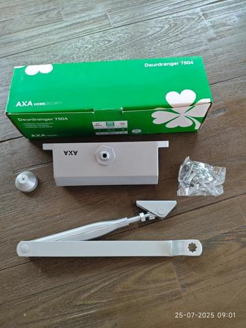 Nieuw in doos: Axa 7504 deurdranger, twee stuks beschikbaar beschikbaar voor biedingen