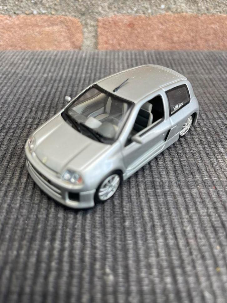 1:43 RENAULT CLIO V6, Hobby en Vrije tijd, Modelauto's | 1:43, Zo goed als nieuw, Auto, Ophalen of Verzenden