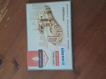 3d puzzle van hout...om zelf in elkaar te zetten zonder lijm beschikbaar voor biedingen